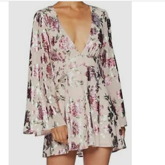 NWT floral dress with deep v cut neckline & open back. - Picture 5 of 5